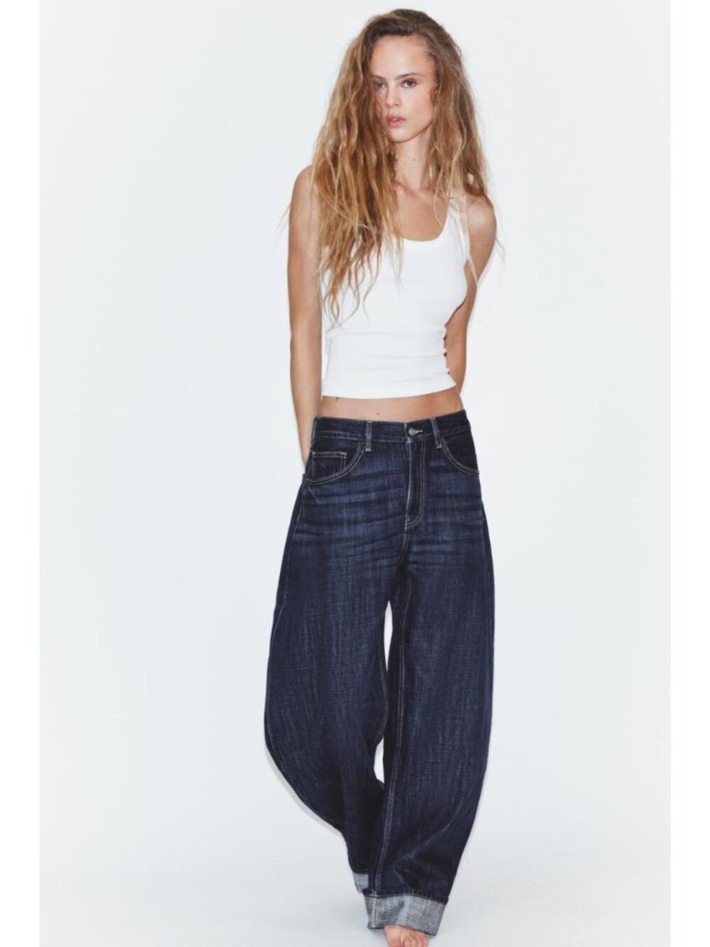 ZARA TRF MID-RISE BARREL FOLDED JEANS - Picture 2 of 10